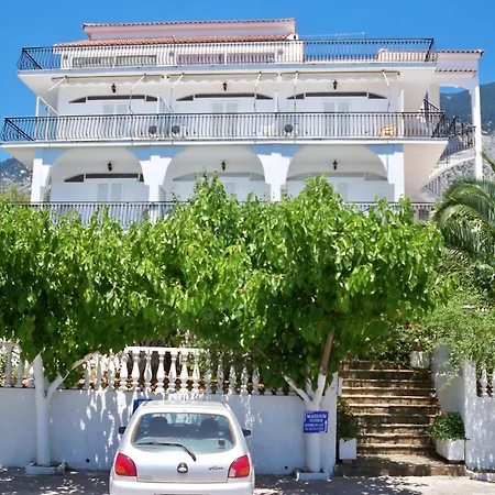 Madison Apart-hotel Vlachata