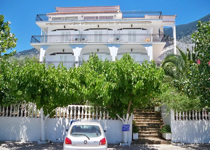 Madison Apartmanhotel Vlaháta