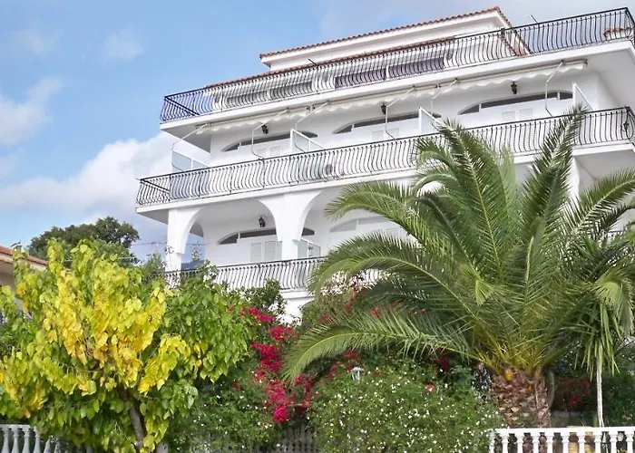 Madison Apartmanhotel Vlaháta